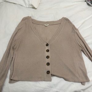 Beige long sleeve Vneck!